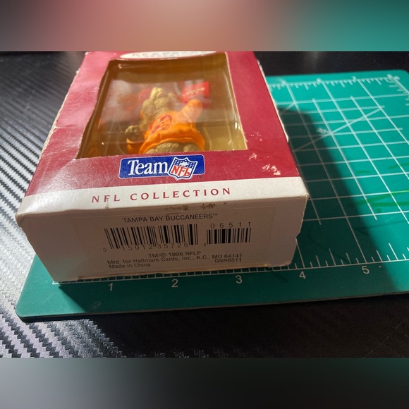 Vintage Hallmark Ornament 1996 Tampa Bay Buccaneers Mouse We're #1 NFL Fan - Picture 6 of 6